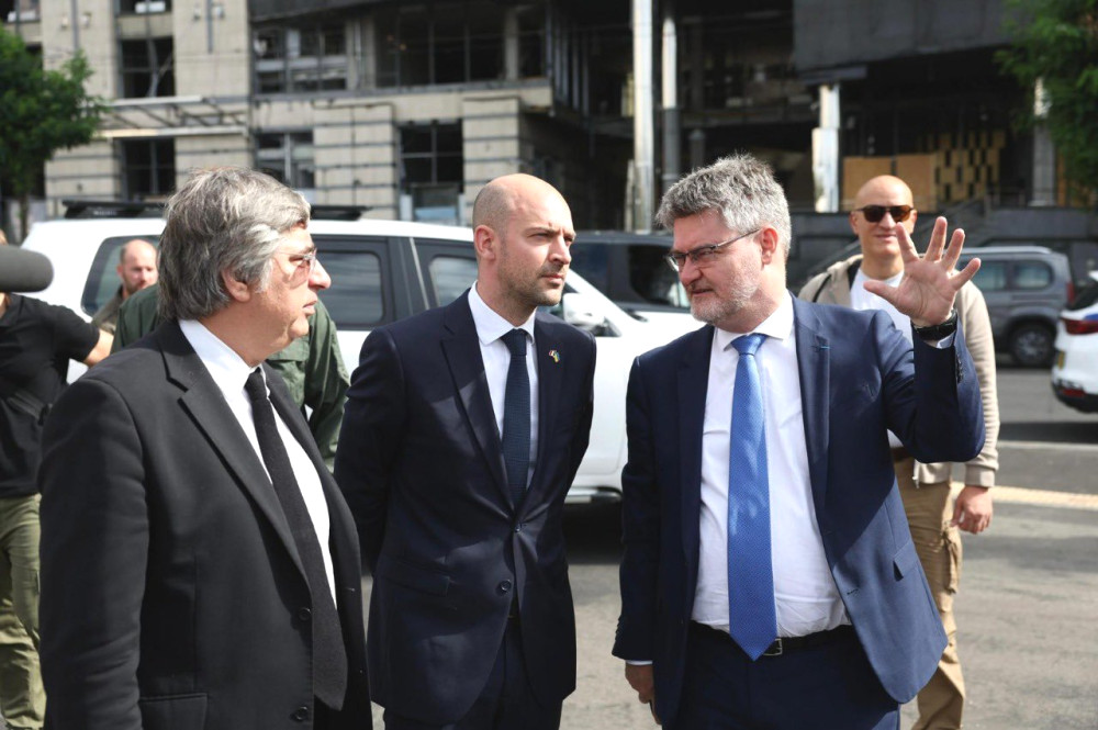 2880 image for slide